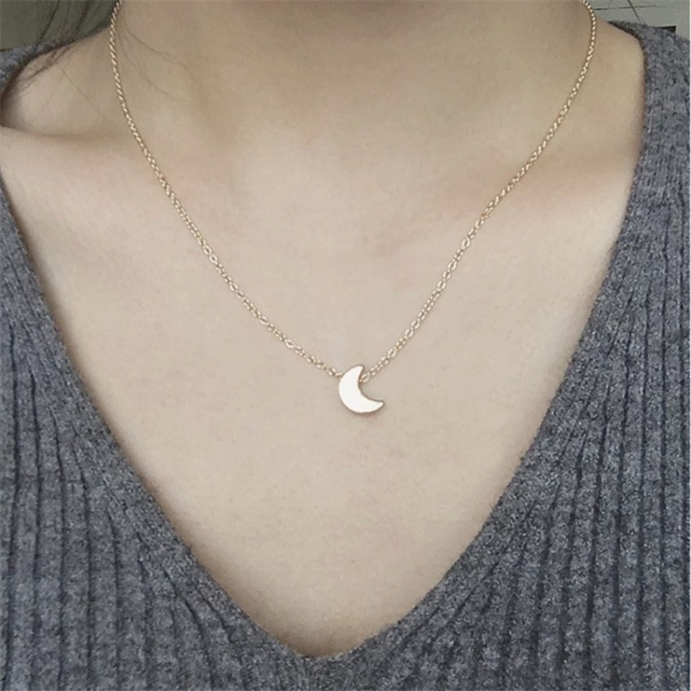 LAST ONE  ♡ GOLD Crescent Moon Necklace GIFT - Picture 4 of 4